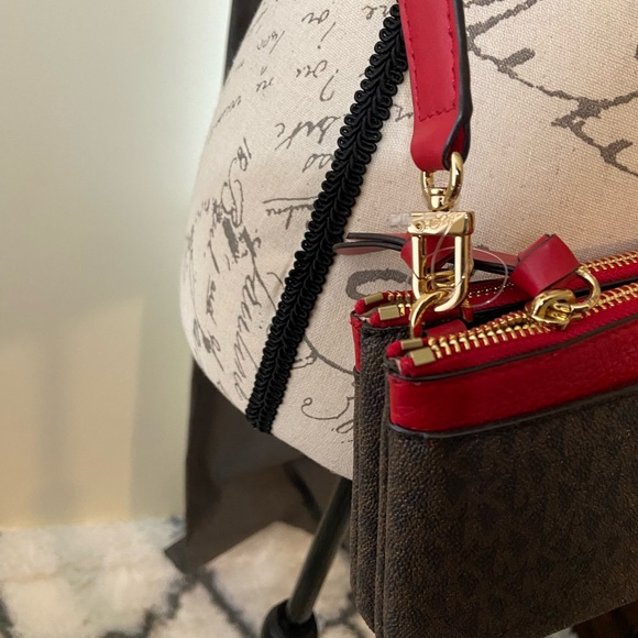 Michael Kors Signature Tab Double Zip Phone Crossbody - Picture 2 of 10